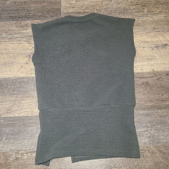 Banana Republic Gray Tank Bundle - Picture 4 of 9
